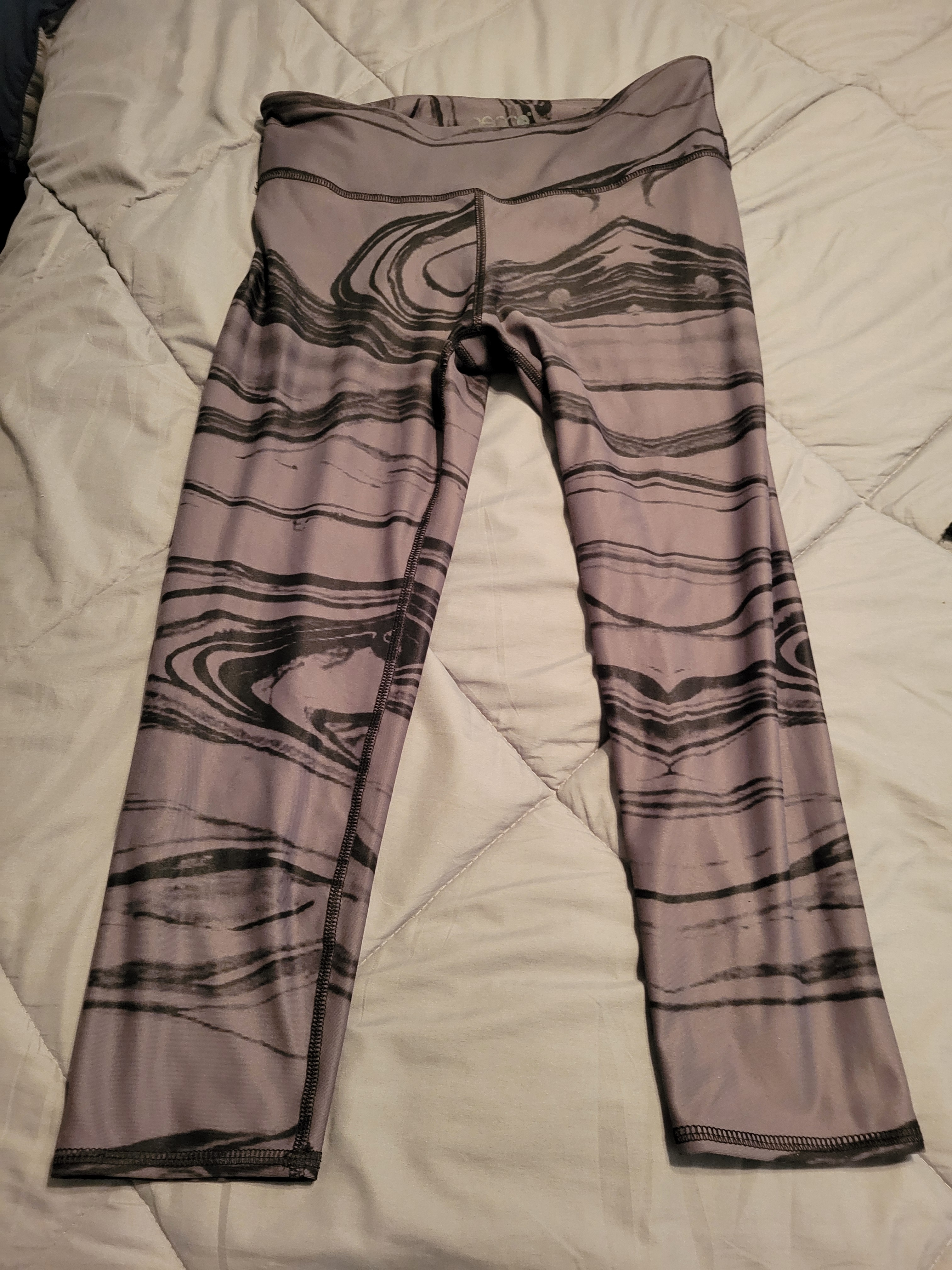 Becco Grey And Black Abstract Marble-Print Capri Leggings